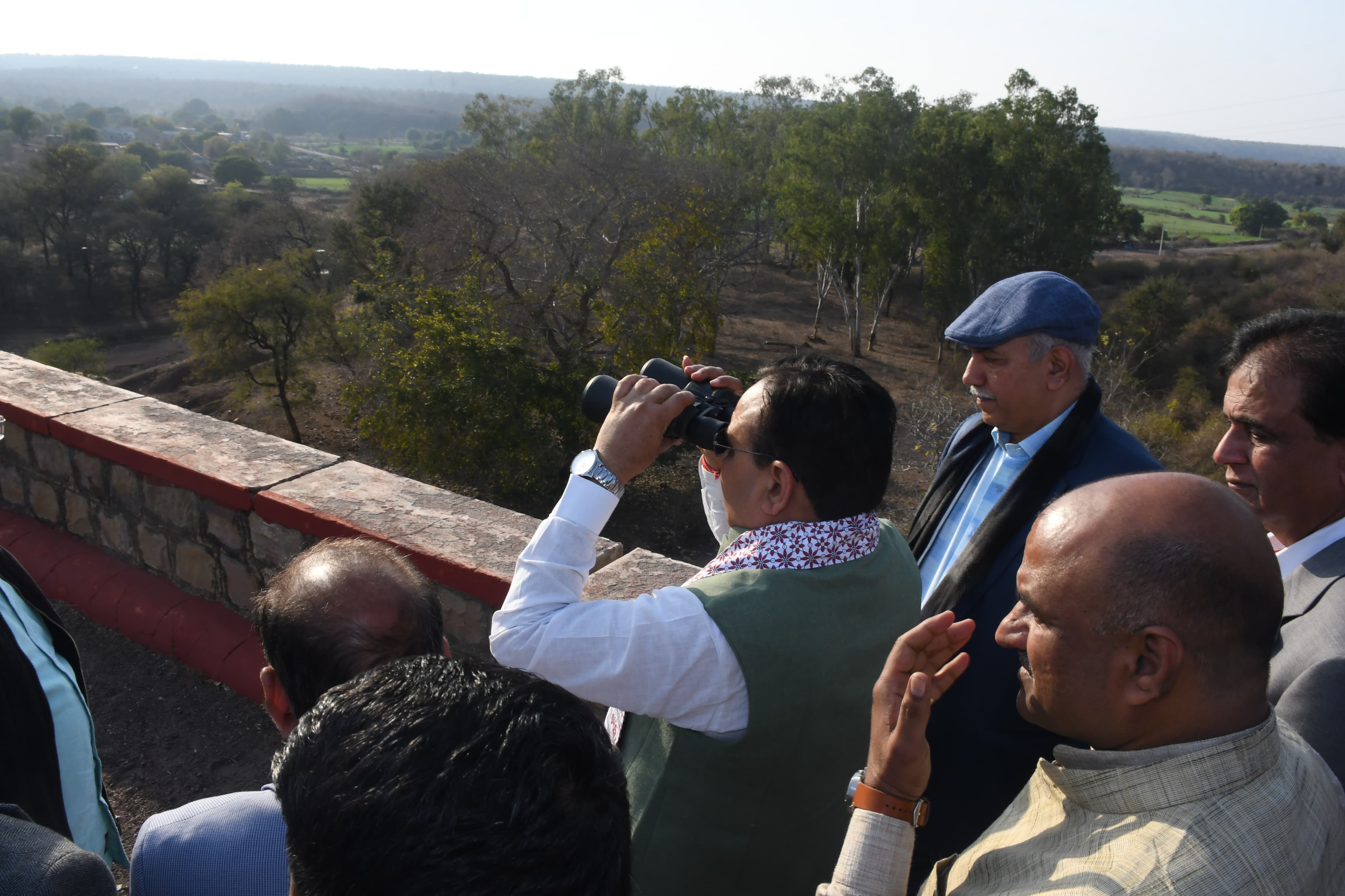 सीएम ने किया बांध का निरीक्षण