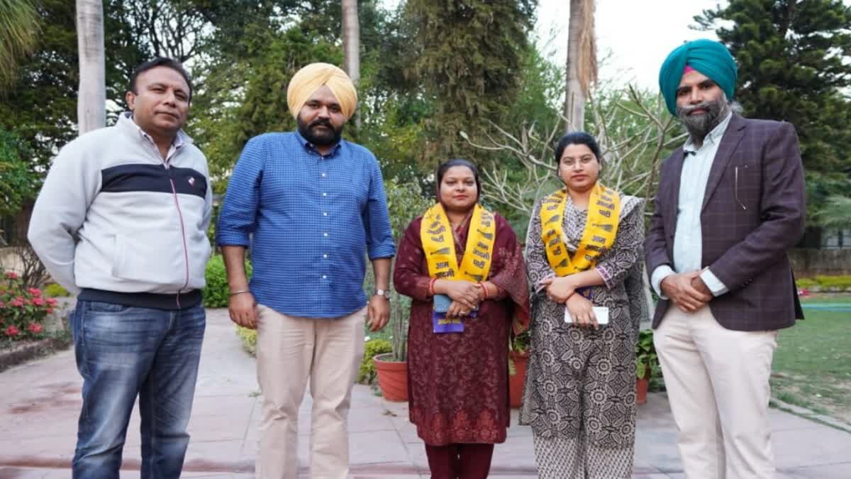 AAP councillors returned from BJP  Poonam Devi and Neha Musawat  AAP Punjab  എഎപി