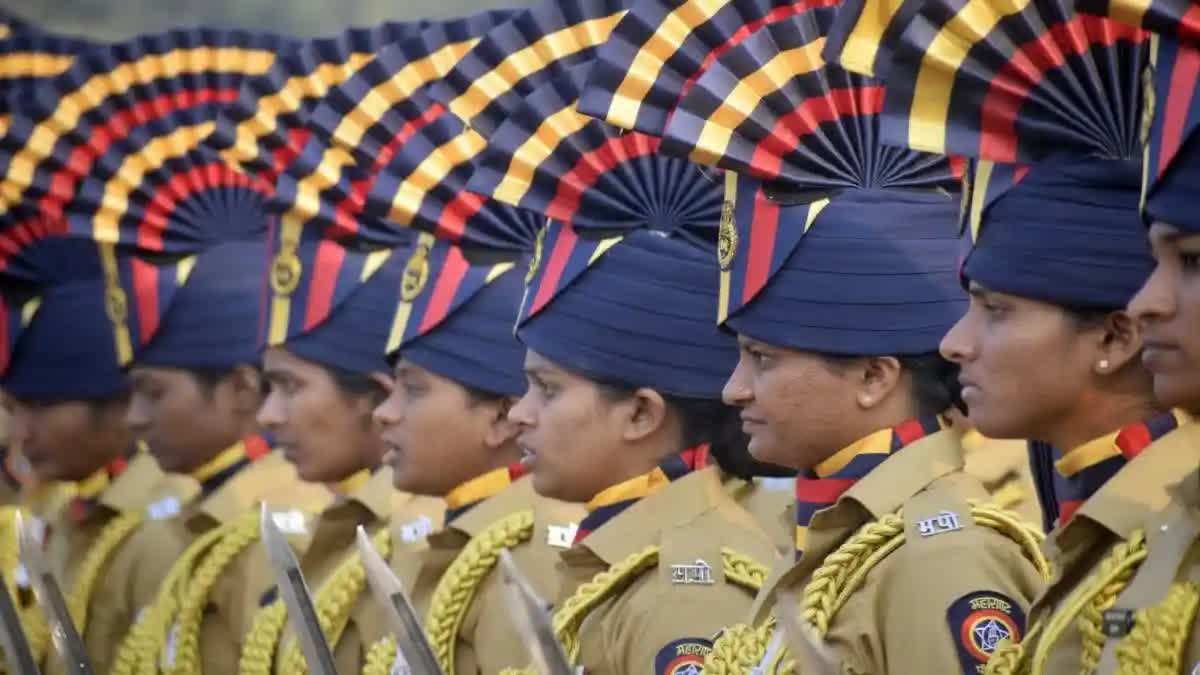 वेळेवर वैद्यकीय मदत न मिळाल्यानं एका आजारी व्यक्तीचा स्टेशनवर मृत्यू, दोन पोलीस निलंबित; काय आहे पूर्ण प्रकरण?