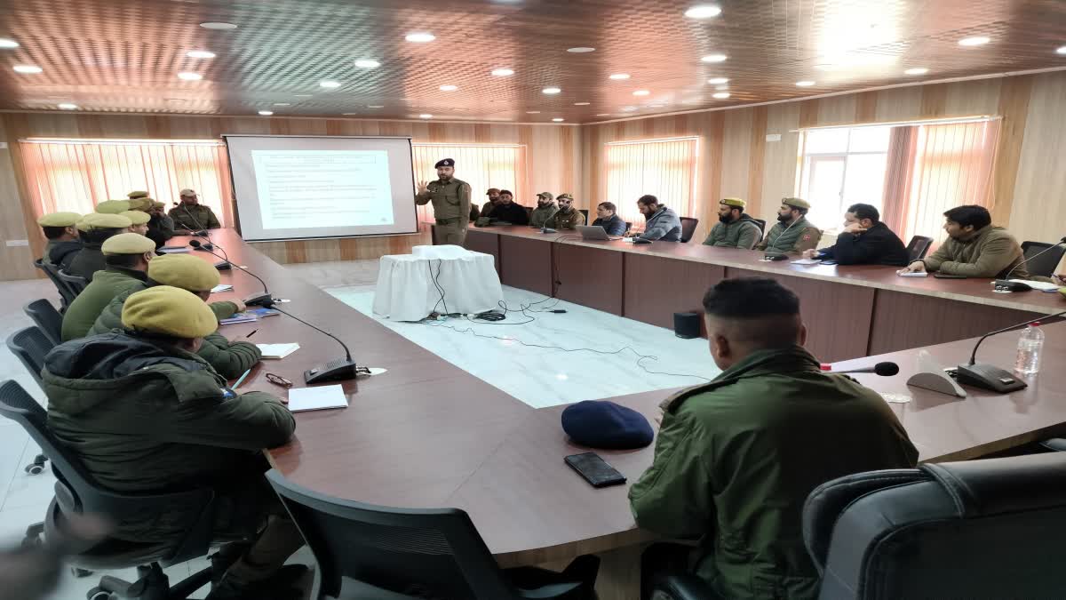 pulwama-police-initiated-a-training-session-for-the-upcoming-lok-sabha-elections