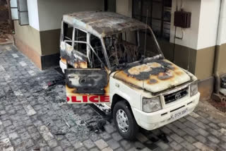 വടകര പൊലീസ് വാഹന ആക്രമണം  Police jeep attack  vadakara police jeep attack  Police jeep sets on fire വടകര പൊലീസ് വാഹനം കത്തിച്ചു  വടകരയിൽ പൊലീസ് വാഹനം തീവച്ച് നശിപ്പിച്ചു