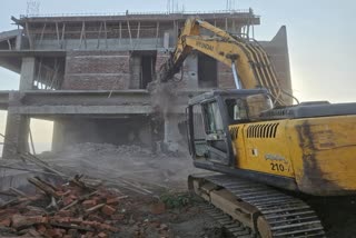 Jitendra Dudi takes action against unauthorized construction in Mahabaleshwar