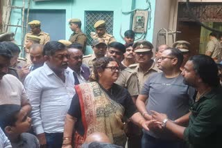 मौके पर पहुंचीं मेयर ने जांच पड़ताल की.