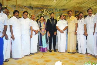 மணமக்களை வாழ்த்திய எடப்பாடி பழனிசாமி