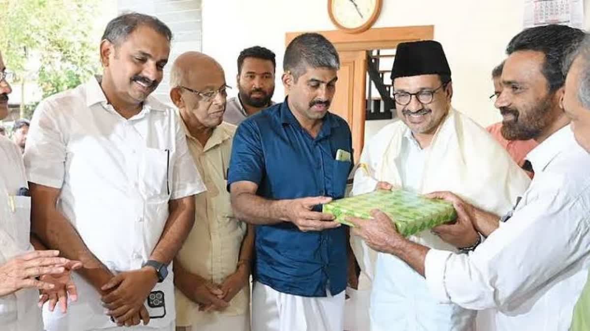 MUSLIMS MAKE DONATIONS TO TEMPLE  RELIGIOUS HARMONY IN MALLAPURAM  മത സൗഹാർദം  ക്ഷേത്ര നിർമാണം