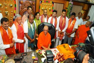 BJP, JDS leaders visit Vijayanagara Adichunchanagiri Math
