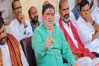 MINISTER PONNAM VISITS KONDAGATTU