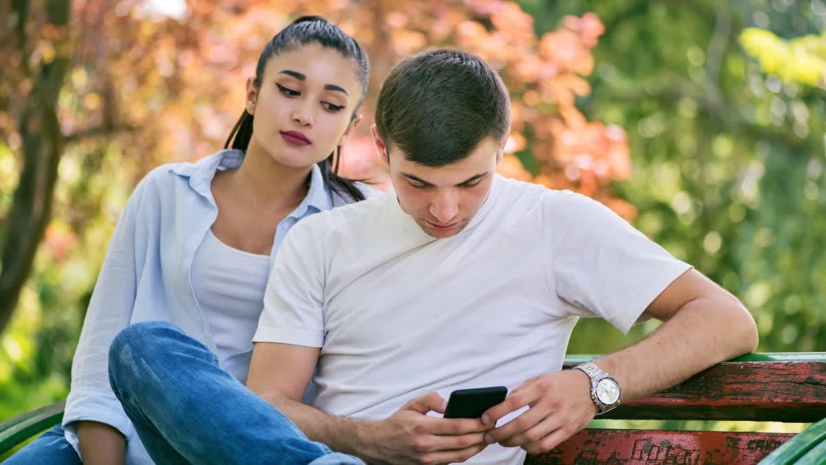 relationships_between_couples