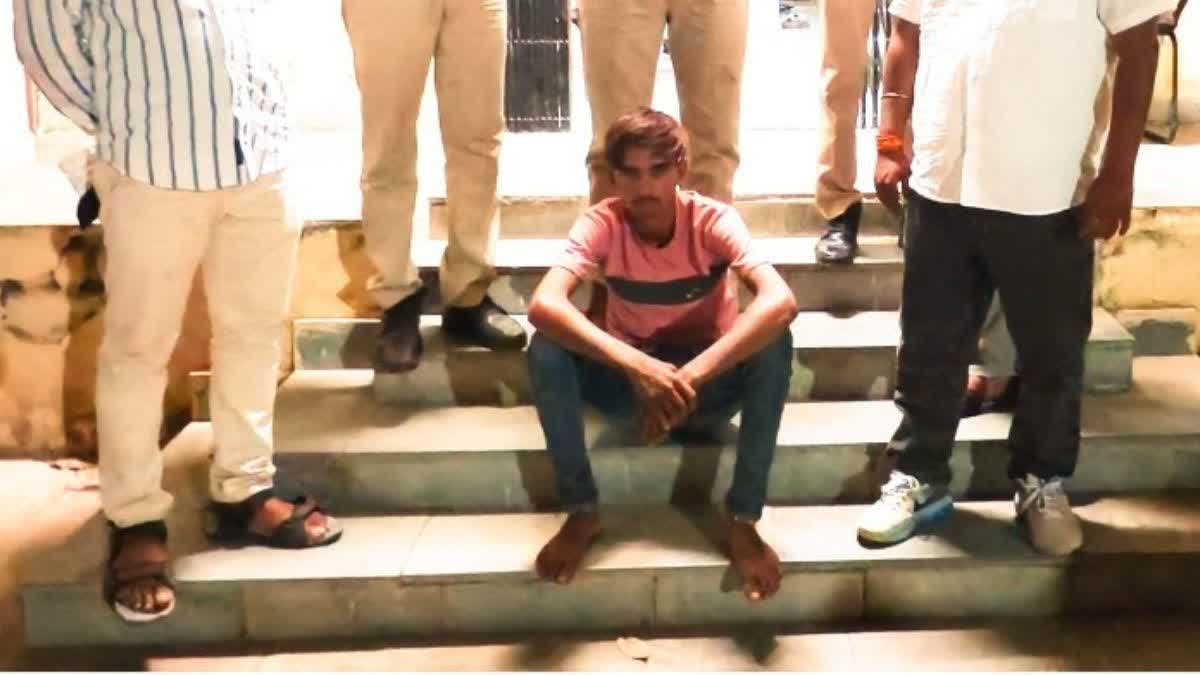 पुलिस की गिरफ्त में तस्कर