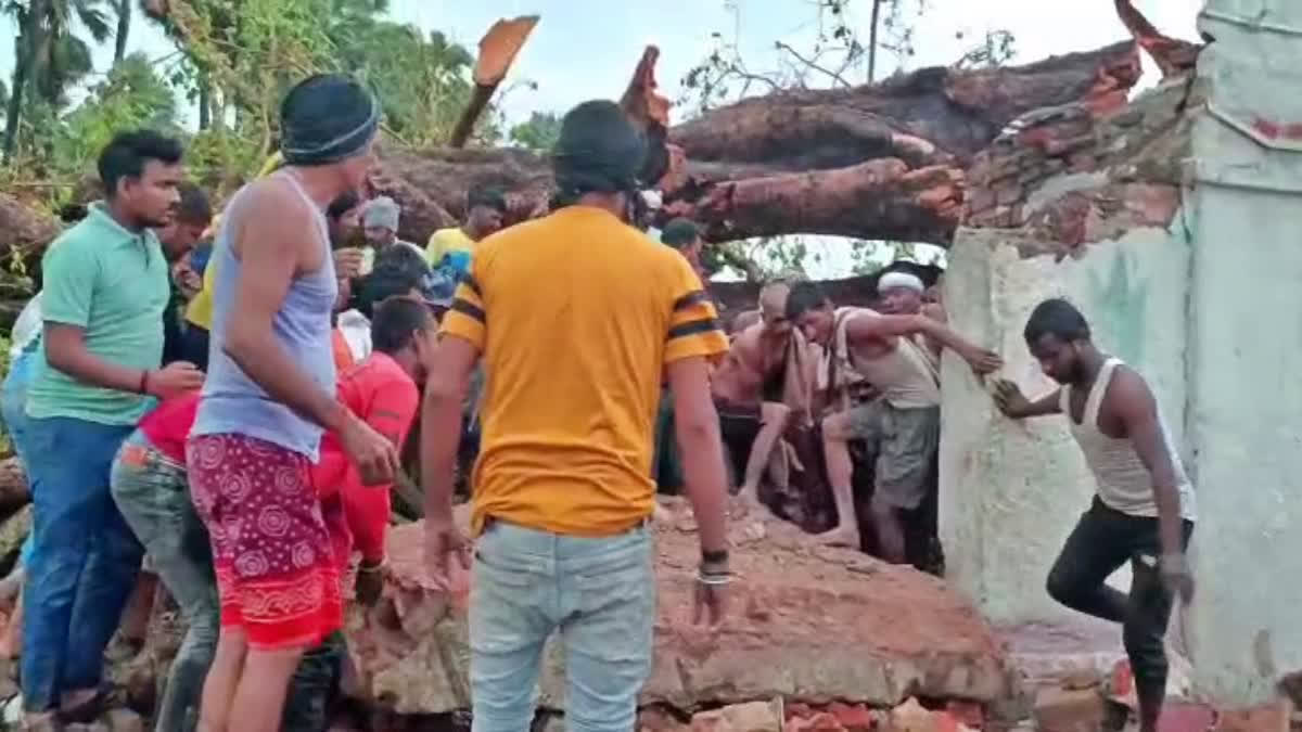 15 people buried in a temple due to falling of tree in Nalanda