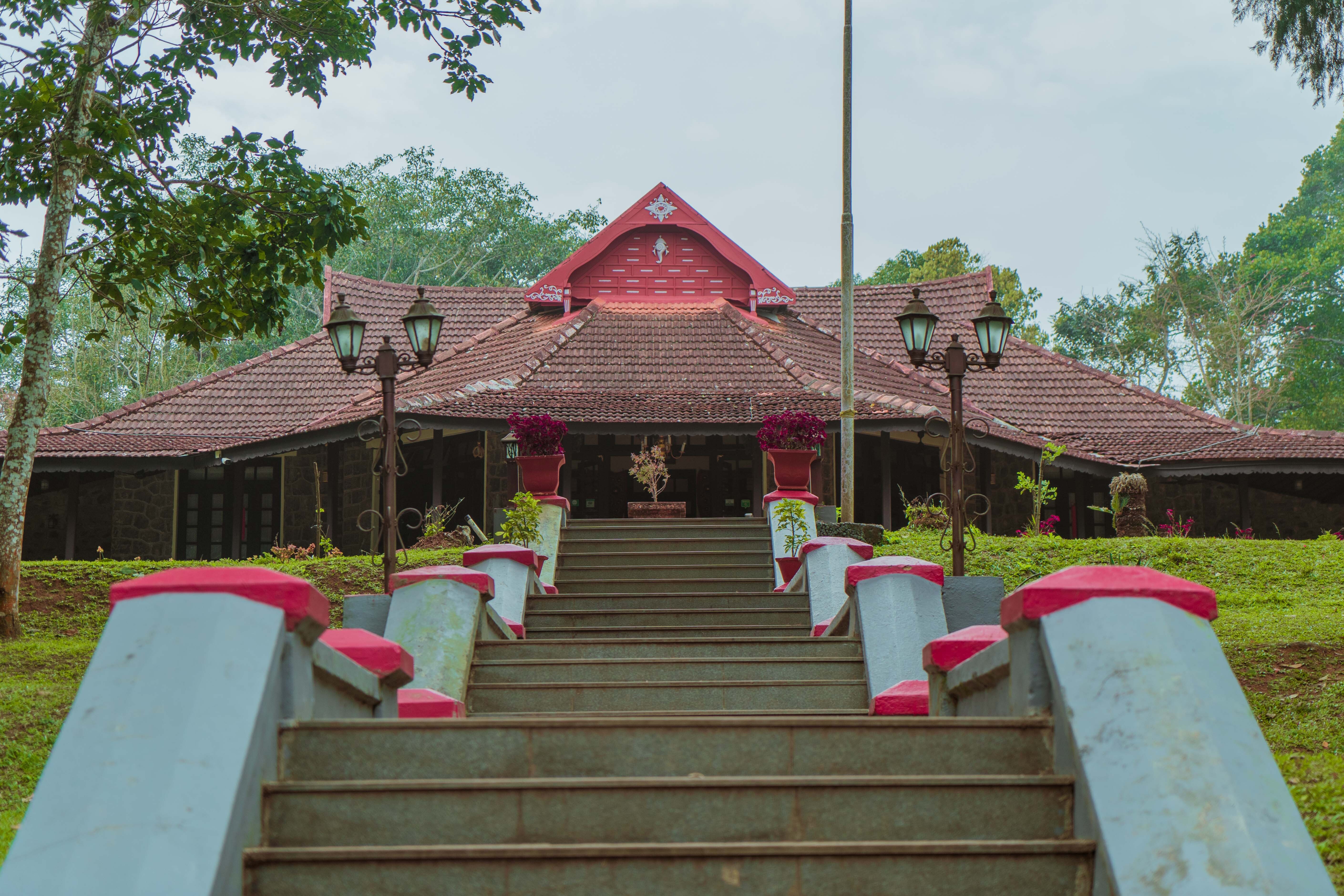 ലേക്ക് പാലസ് റോയല് റിട്രീറ്റ്, VACATION TRIP PLAN IN KERALA KTDC PREMIUM RESORTS SUMMER VACATION PLAN TRIP AROUND KERALA