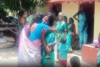 கதறி அழும் மாலதியின் உறவினர்கள்