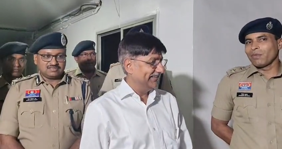DGP Arun Dev Gautam at Bhilai police station