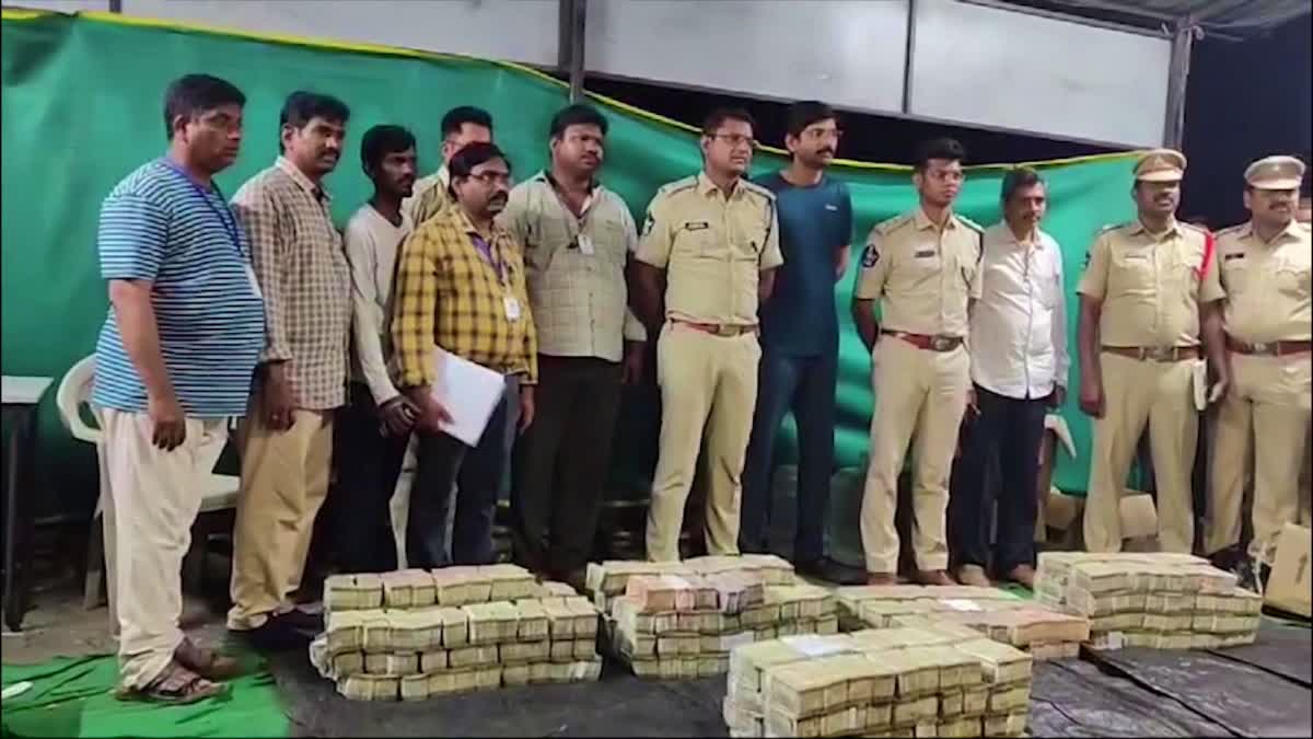 38_lakhs_seized_during_police_check_in_sri_satyasai_distrcit