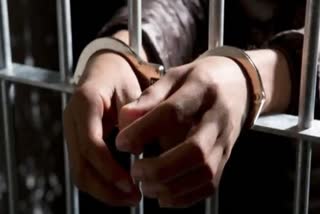 कार शोरूम के बाहर फायरिंग मामले में गिरफ्तारी