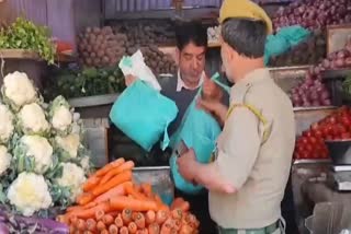 بارہمولہ میں پلاسٹک بیگ کے استعمال پرپابندی،بازاروں میں چھاپہ ماری مہم
