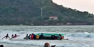 boat capsizes on karwar beach