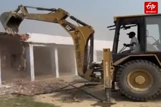 यूपी-नेपाल बॉर्डर के जिलों में अवैध कब्जों पर कार्रवाई.