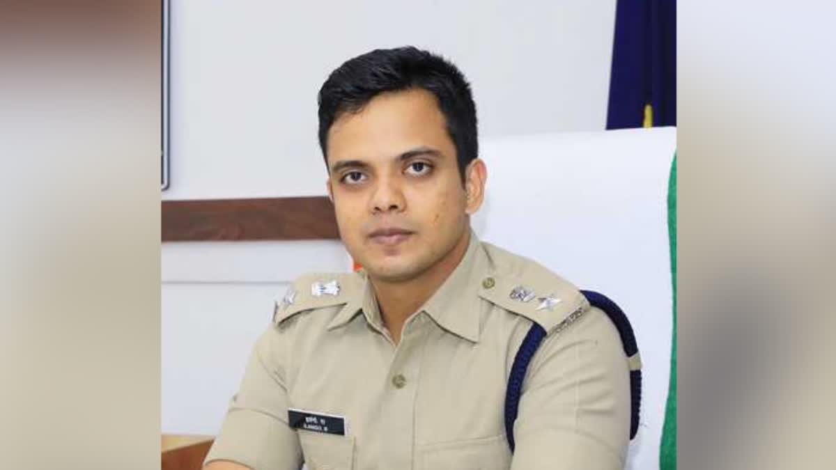 ഉദ്യോഗസ്ഥര്‍ക്ക് സ്ഥലം മാറ്റം  ആര്‍ ഇളങ്കോ  THRISSUR CITY POLICE COMMISSIONER  ANKIT ASOKAN