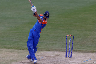 India suffered a mid-innings collapse on a two-paced track to post an underwhelming 119 against arch-rivals Pakistan despite a gutsy effort from Rishabh Pant in the T20 World Cup here on Sunday.