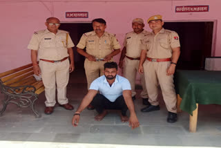 accused on youth arrested in dholpur