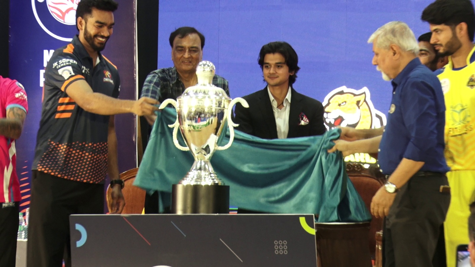 MAHANARYAMAN LAUNCH MPL TROPHY