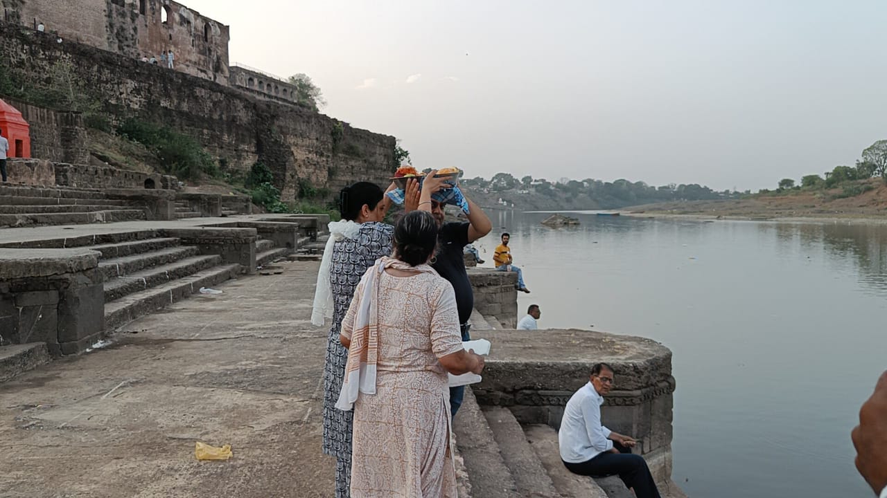 elephant statue Worship in Tapti river