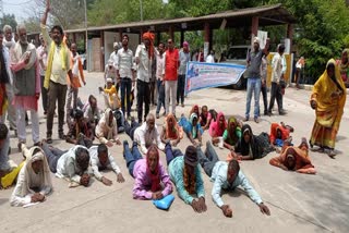 SATNA FARMERS REACH COLLECTORATE