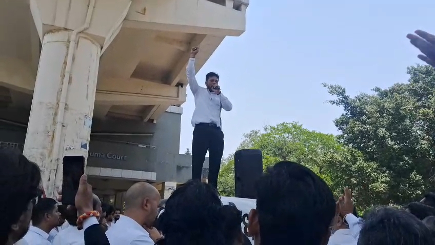 Karkardooma court lawyers protest