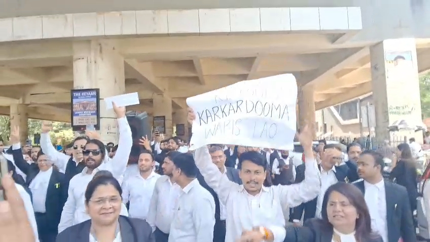 Karkardooma court lawyers protest