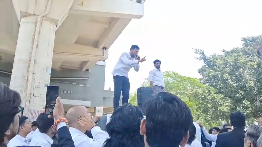 Karkardooma court lawyers protest