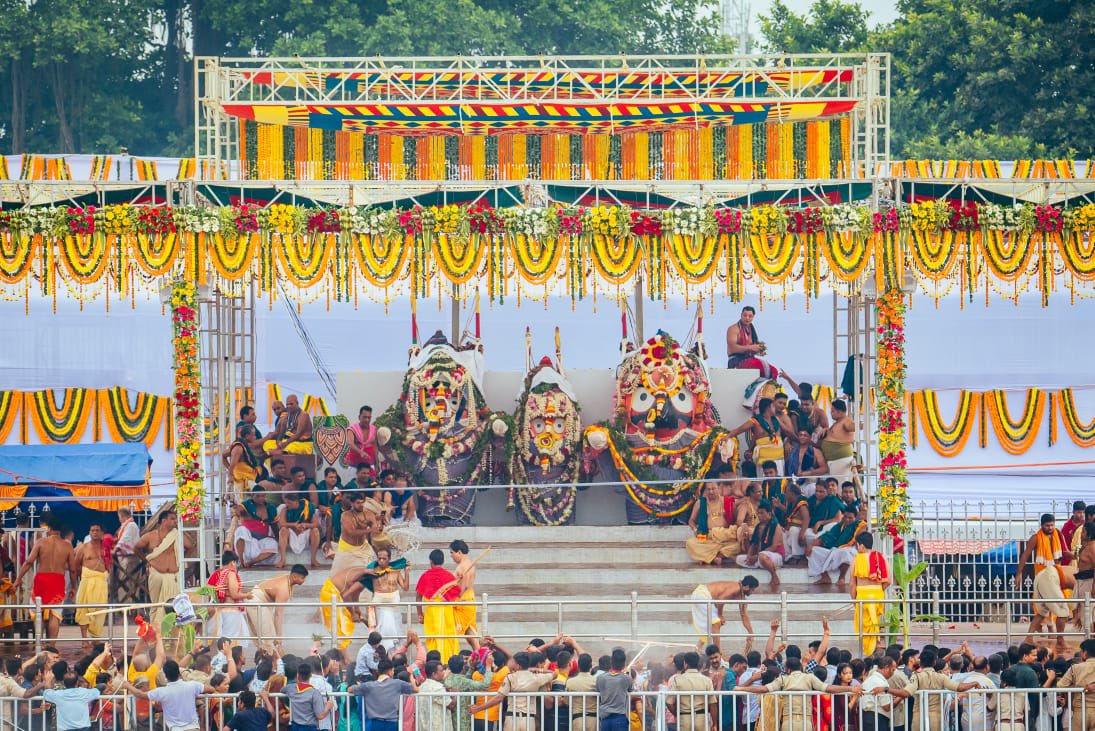 ସ୍ନାନବେଦୀରେ ବଡ ଠାକୁର