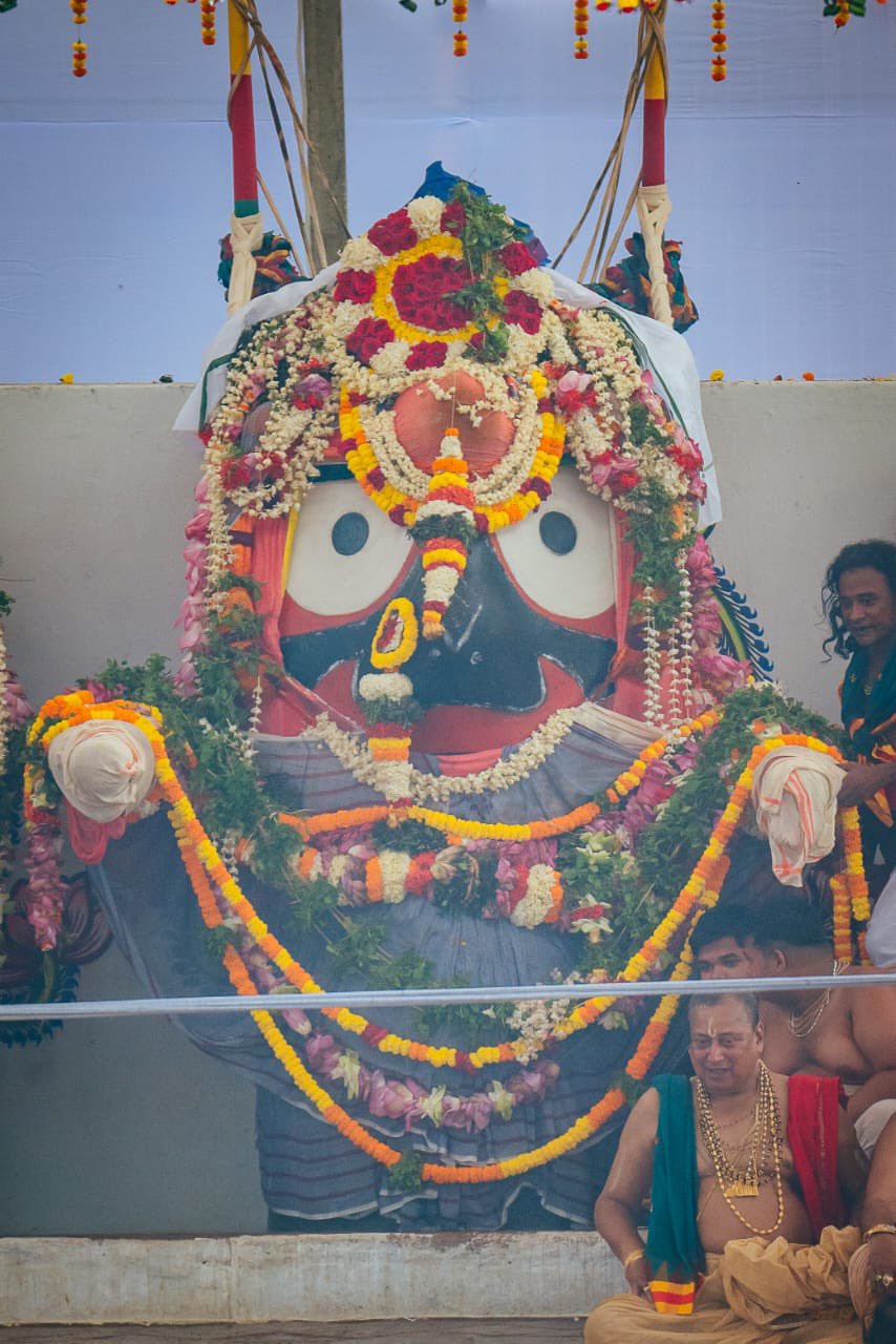 ସ୍ନାନବେଦୀରେ ବଡ ଠାକୁର