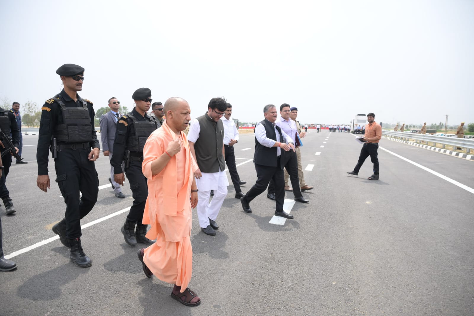 सुरक्षित यातायात के लिए सीएम योगी ने उठाया बड़ा कदम.
