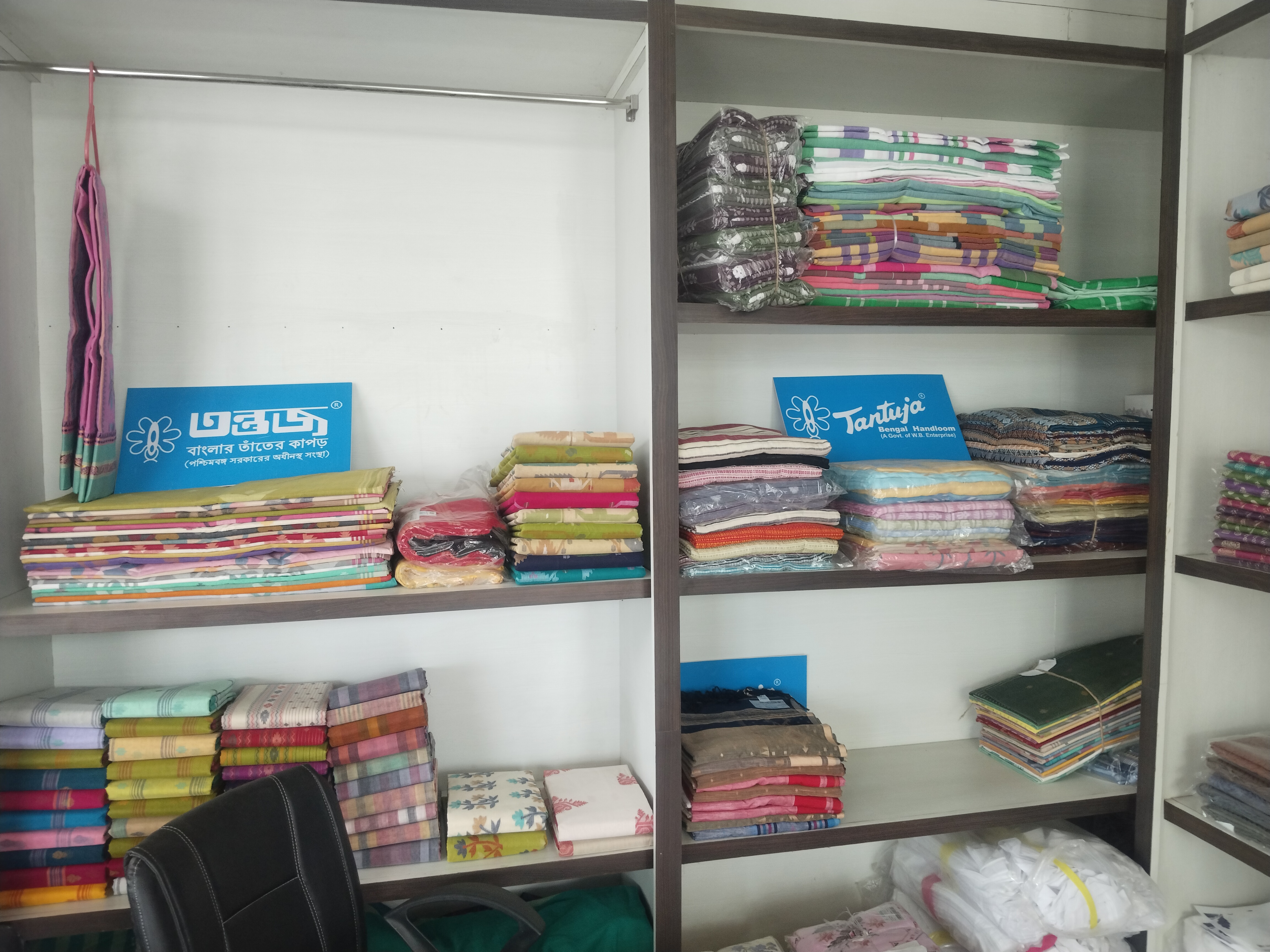 The Last & Lost Looms Of Gangarampur: WB Weavers Stare At Darkness As Government Tant Hub On Verge Of Closure