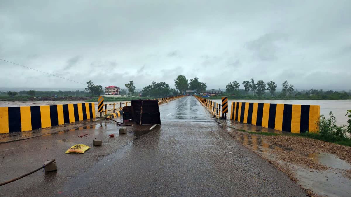 Una-Hoshiarpur Road Closed.