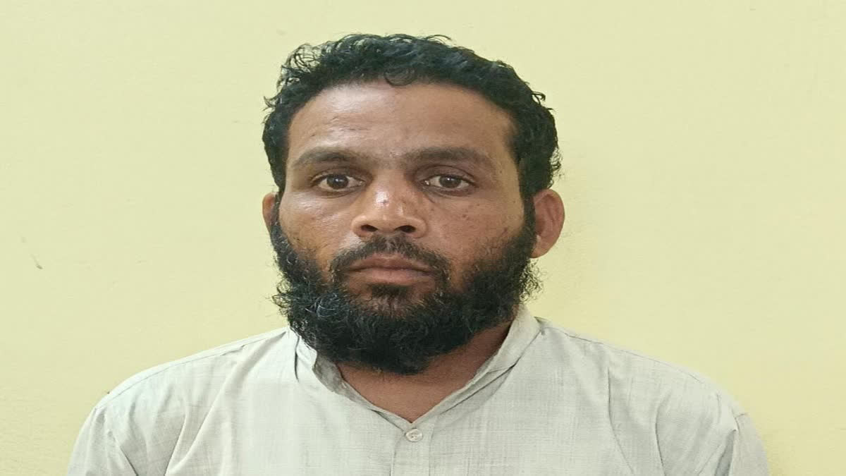When a person was denied stay at a mosque in Bengaluru, he made a hoax call to the police about the planting of a bomb. The accused was arrested by the police for making the hoax call that someone had planted a bomb in Azam mosque in the city's Shivajinagar locality. Accused Syed Mohammad Anwar, age 37, was nabbed on Monday by the police from Telangana's Mehboobnagar.