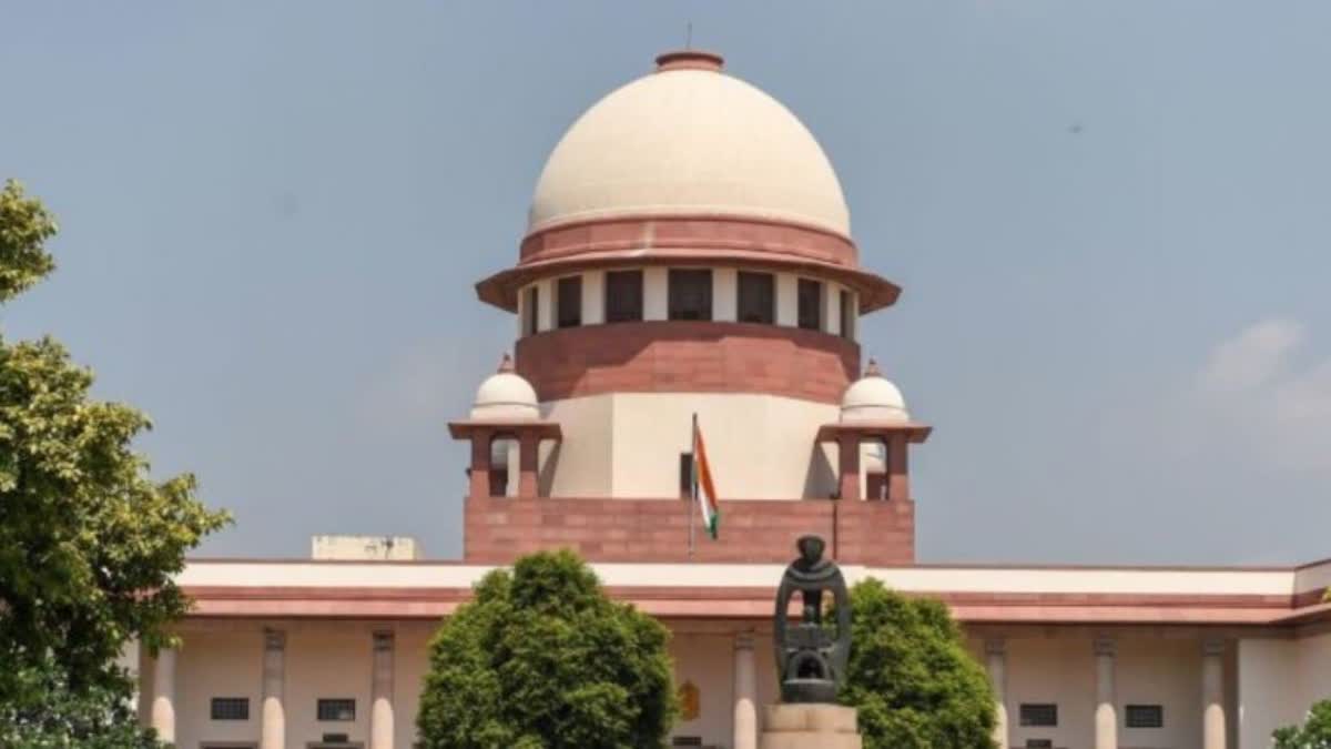 SC refuses to stay Delhi ordinance, issues notice to Centre