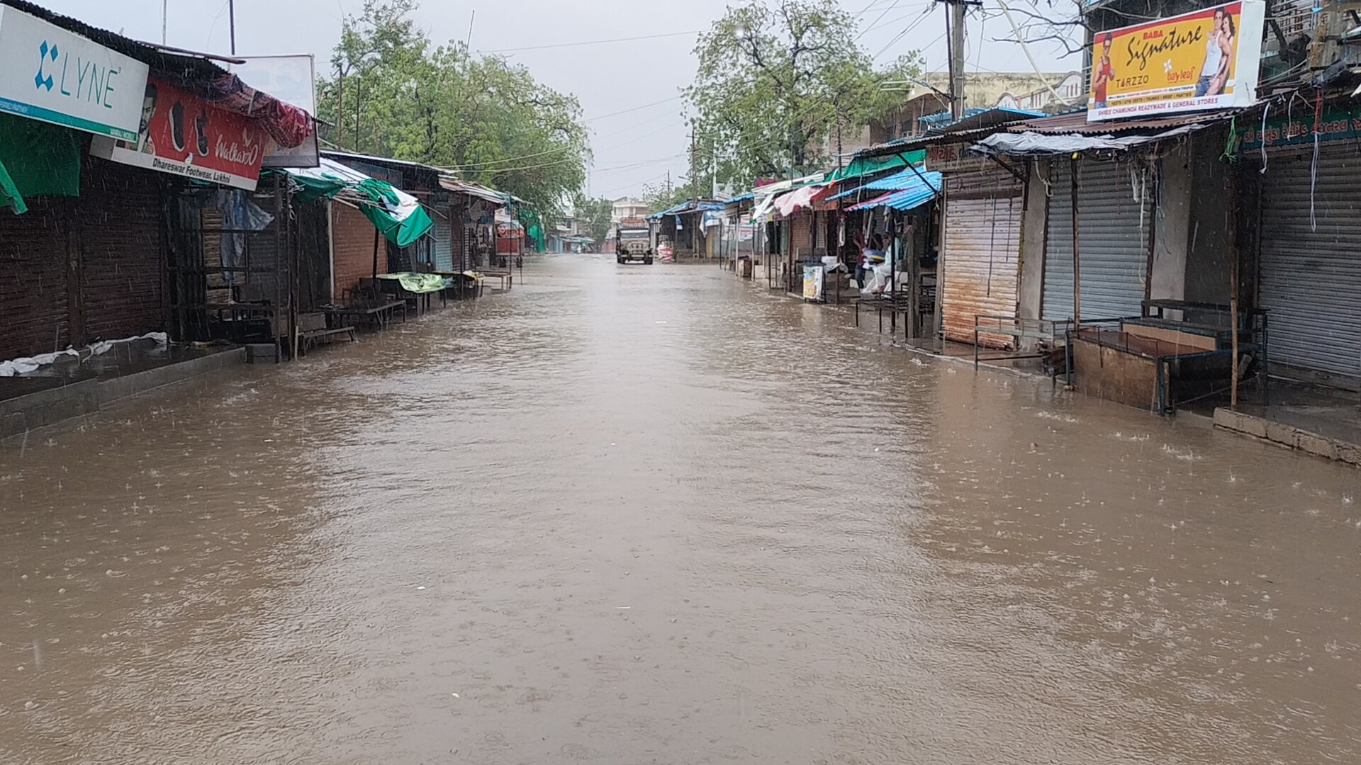 Gujarat Weather Updates: બનાસકાંઠાથી લઈને પાટણ સુધી વરસાદ, પાણી ભરાતા માર્કેટ બંધ