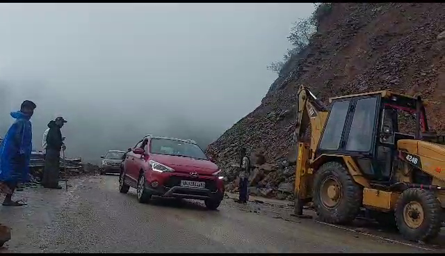 Roads closed due to rain in Uttarakhand