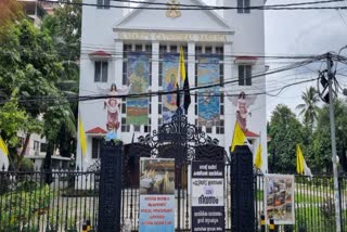 angamali archdiocese church  angamali  eucharistic unification  priest  angamali  protest  protest in angamali archdiocese  latest news in ernakulam  കുർബാന ഏകീകരണം  അങ്കമാലി അതിരൂപത  അതിരൂപത ആസ്ഥാന ദേവാലയത്തില്‍ പ്രതിഷേധം  വിശ്വാസികളും വൈദികരും  എറണാകുളം  ഫാദർ ആന്‍റണി നരിക്കുളം  ആന്‍ഡ്രൂസ് താഴത്ത്  എറണാകുളം