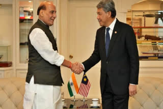 INDIA MALAYSIA DEFENSE MINISTERS HOLD TALKS TO FURTHER EXPAND BILATERAL DEFENSE TIES