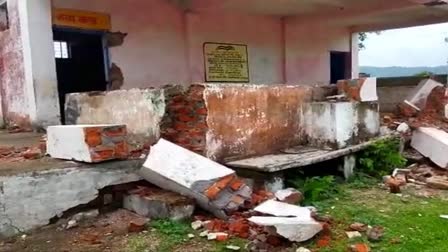 damoh school pillar fell