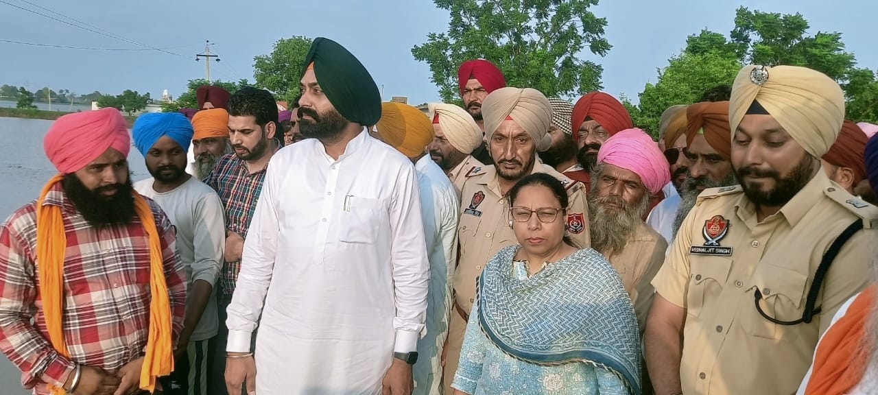 Cabinet Minister Laljit Singh Bhullar visited the flood affected areas of Halka Patti