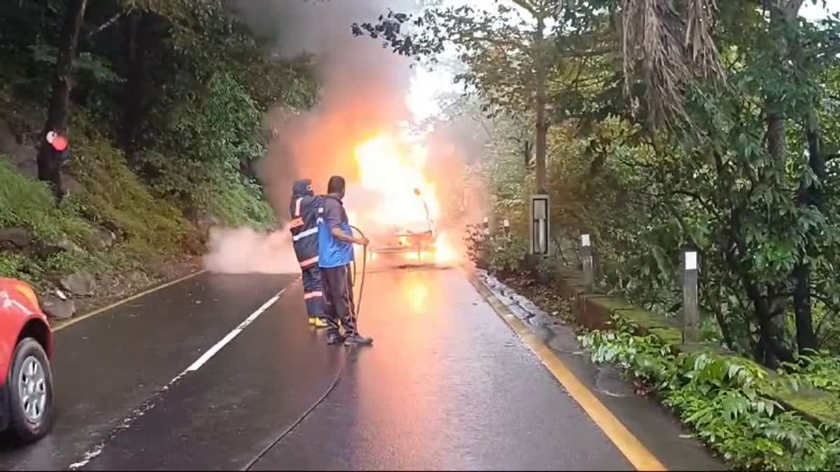 ഓടിക്കൊണ്ടിരുന്ന കാറിന് തീപിടിച്ചു  CAR CAUGHT FIRE  RUNNING CAR CAUGHT FIRE