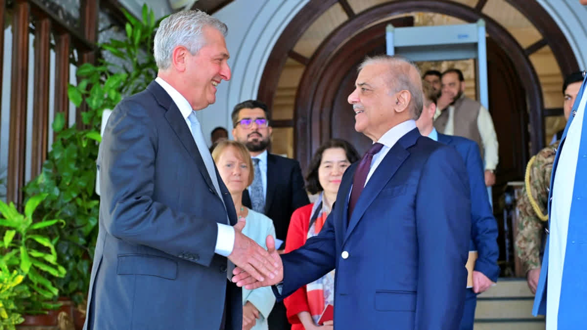 U.N. High Commissioner for Refugees, Filippo Grandi, left, shakes hand with Pakistan's Prime Minister Shehbaz Sharif after their meeting in Islamabad, Pakistan, Tuesday, July 9, 2024.