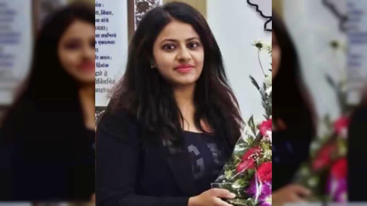 who is ias pooja khedkar