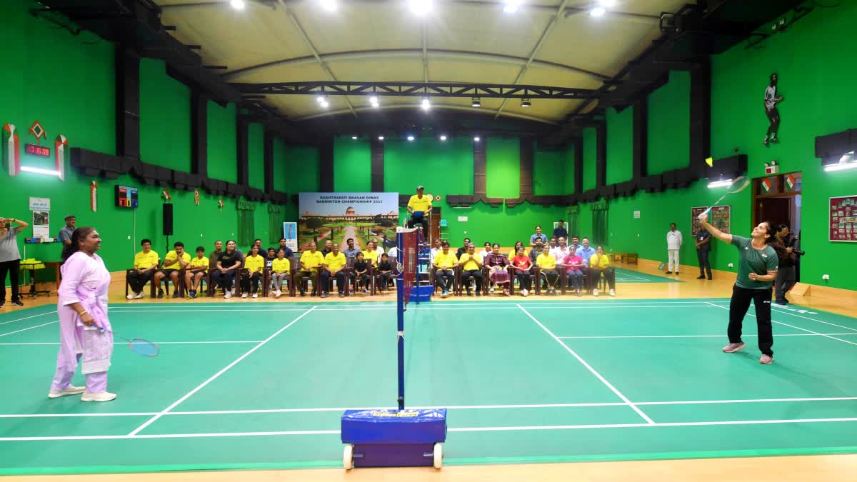 Droupadi Murmu played badminton with shuttler Saina Nehwal