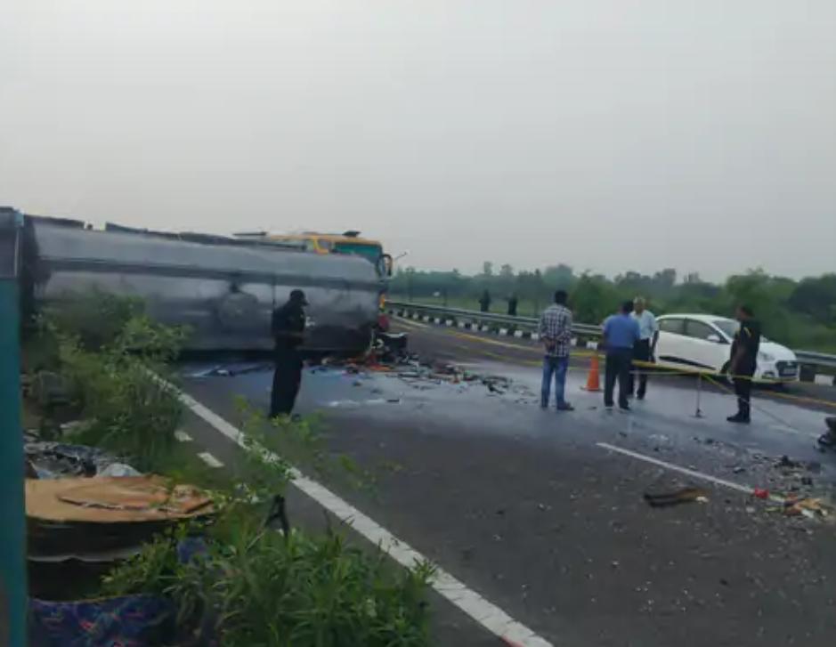 bihar-bus-collides-with-milk-container-in-unnao-18-death-up-news-in-hindi