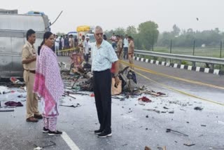 Bihar bus collides with milk container in Unnao 18 killed up news in hindi